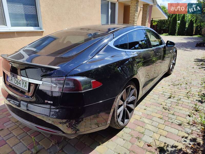 Лифтбек Tesla Model S 2012 в 