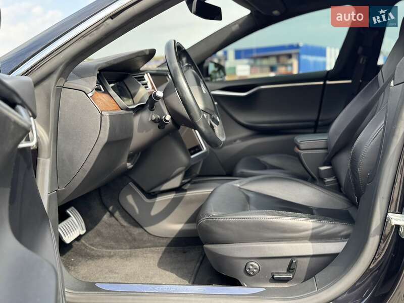Лифтбек Tesla Model S 2016 в Ивано-Франковске