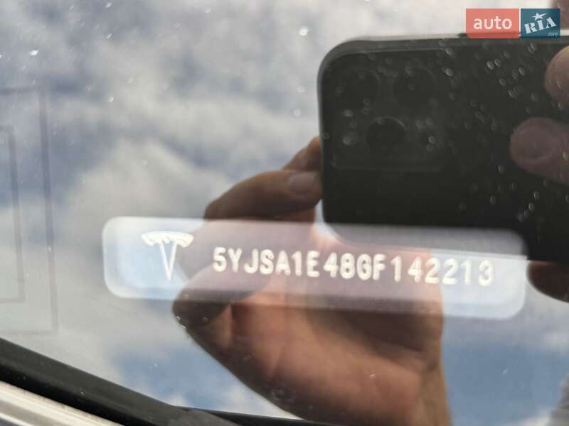 Лифтбек Tesla Model S 2016 в Ивано-Франковске