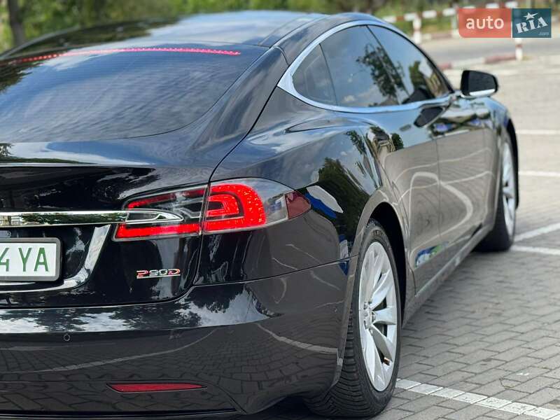 Лифтбек Tesla Model S 2016 в Ивано-Франковске