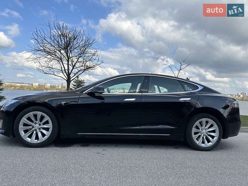Лифтбек Tesla Model S 2017 в Тернополе
