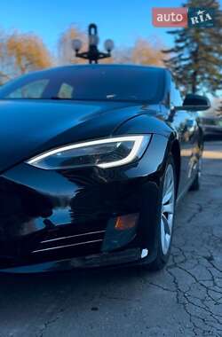 Лифтбек Tesla Model S 2017 в 