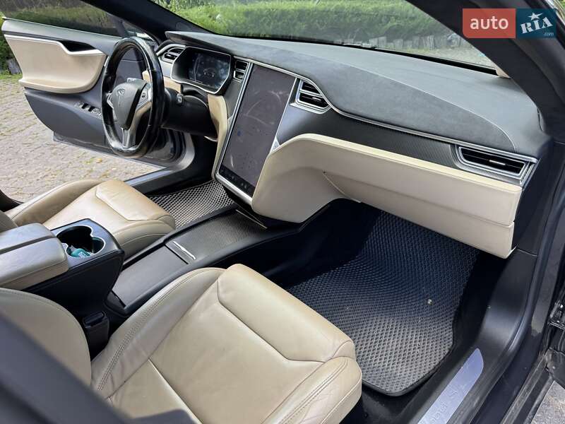 Лифтбек Tesla Model S 2017 в Обухове