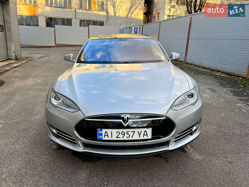 Лифтбек Tesla Model S 2013 в Киеве