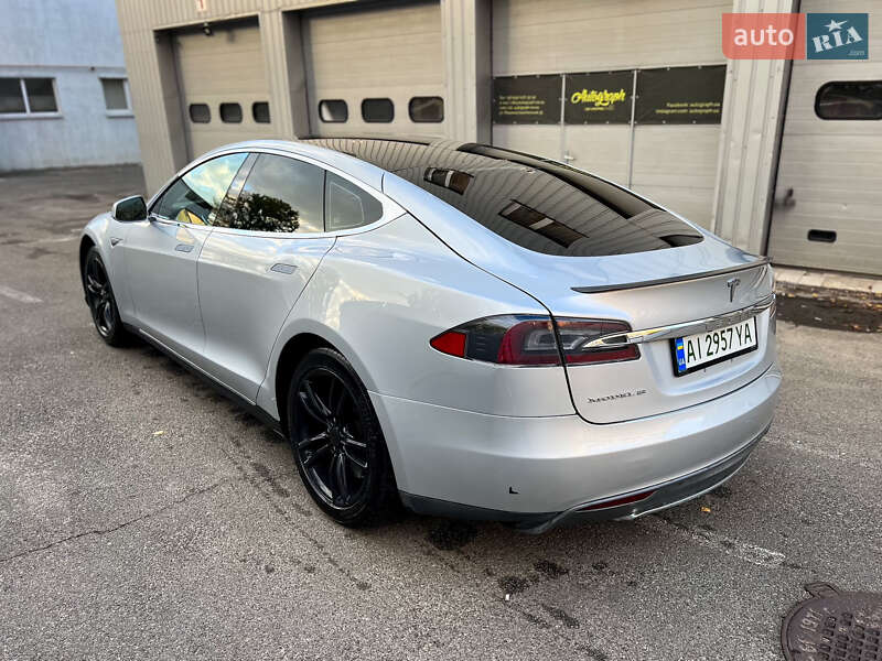 Лифтбек Tesla Model S 2013 в Киеве