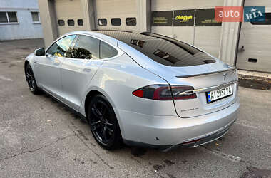 Лифтбек Tesla Model S 2013 в 