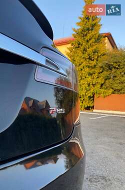 Лифтбек Tesla Model S 2013 в 