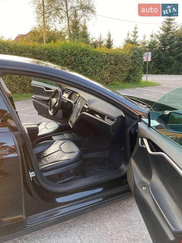 Лифтбек Tesla Model S 2013 в Ивано-Франковске