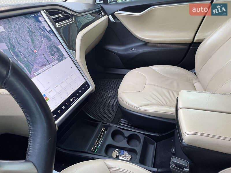 Ліфтбек Tesla Model S 2013 в Дніпрі