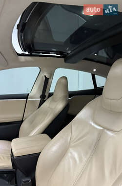 Лифтбек Tesla Model S 2014 в 