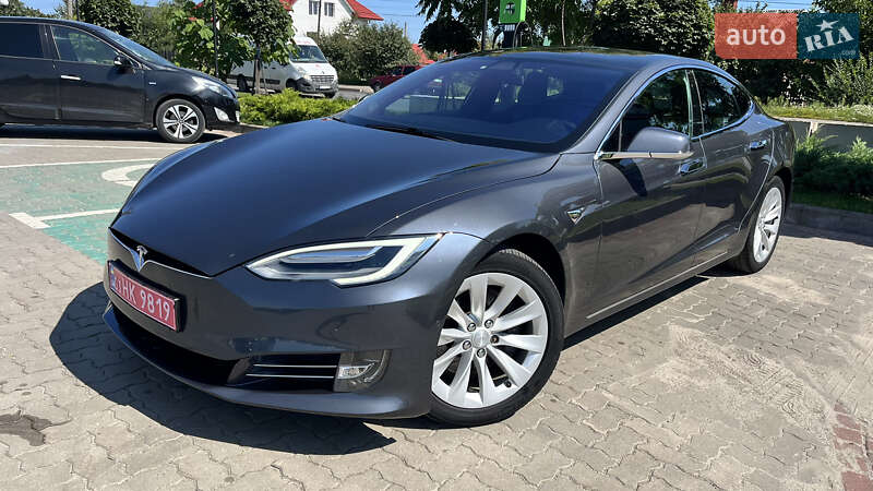 Лифтбек Tesla Model S 2018 в 