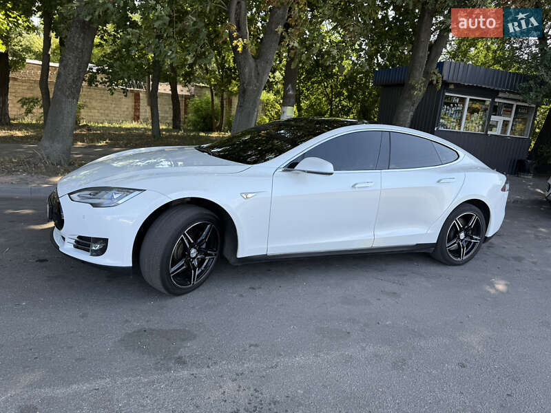 Лифтбек Tesla Model S 2013 в Днепре