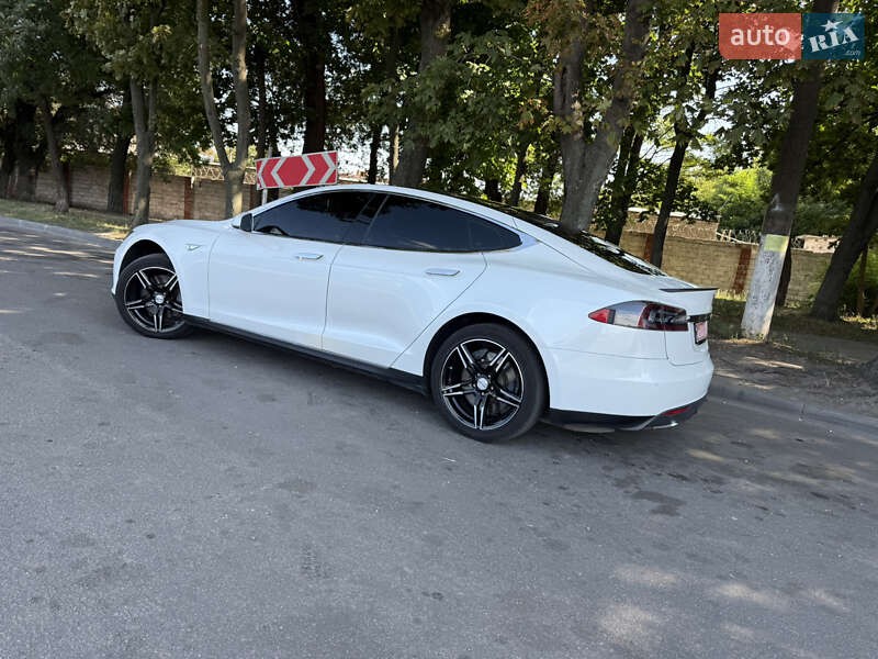Лифтбек Tesla Model S 2013 в Днепре