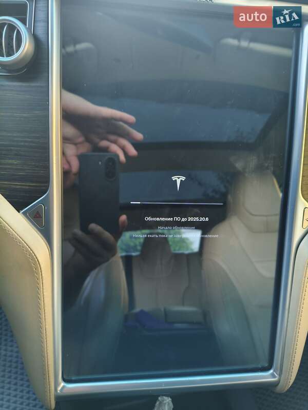 Лифтбек Tesla Model S 2015 в Житомире