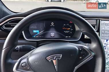 Лифтбек Tesla Model S 2015 в 