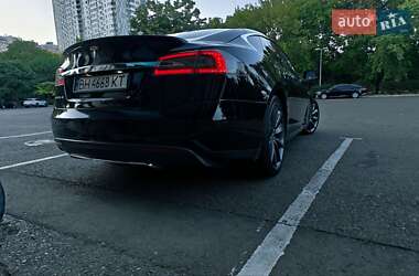 Лифтбек Tesla Model S 2015 в 