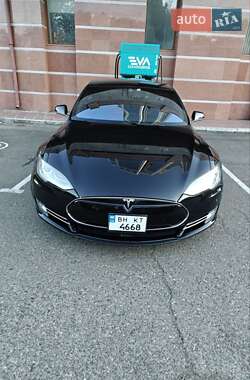Лифтбек Tesla Model S 2015 в 