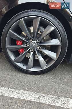 Лифтбек Tesla Model S 2015 в 