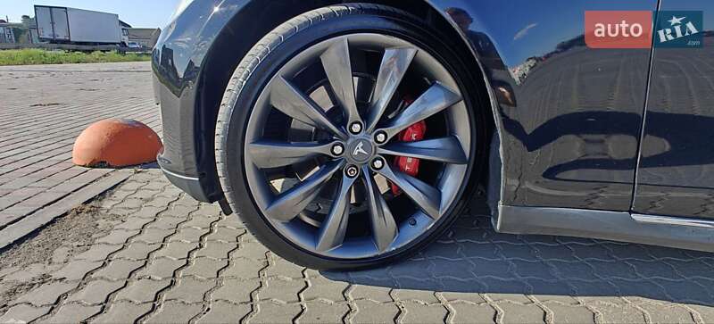 Лифтбек Tesla Model S 2014 в Одессе