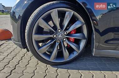 Лифтбек Tesla Model S 2015 в 