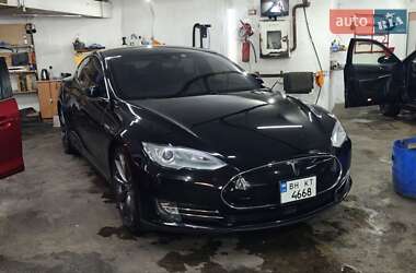Лифтбек Tesla Model S 2015 в 