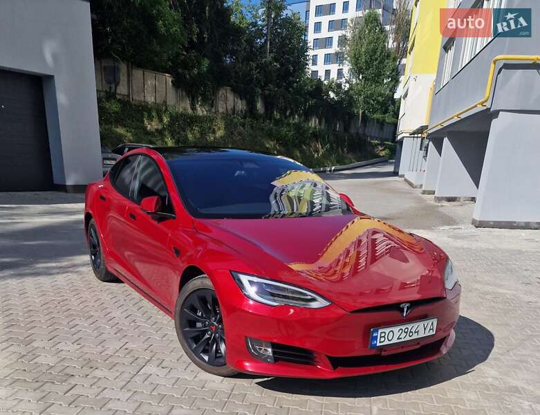 Лифтбек Tesla Model S 2020 в 