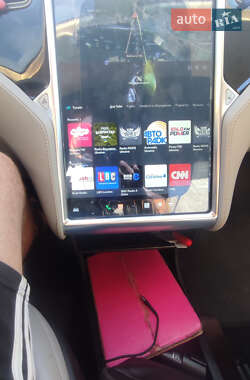 Лифтбек Tesla Model S 2013 в 