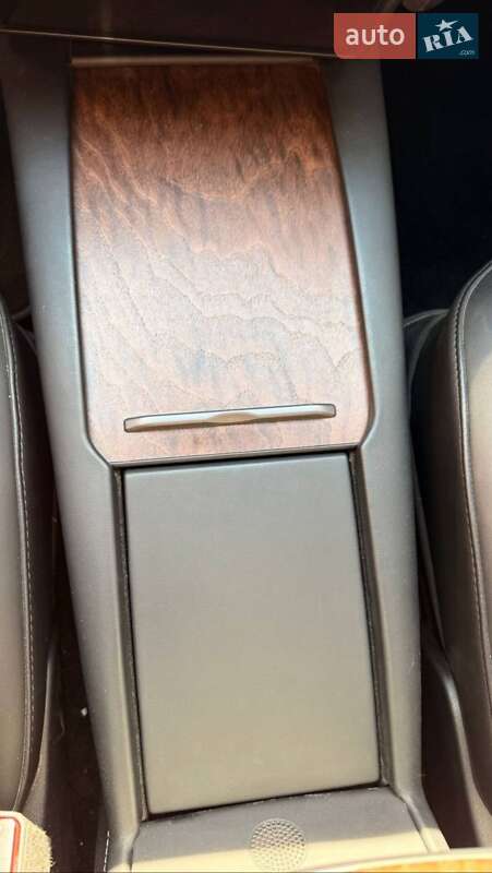 Лифтбек Tesla Model S 2020 в Тернополе