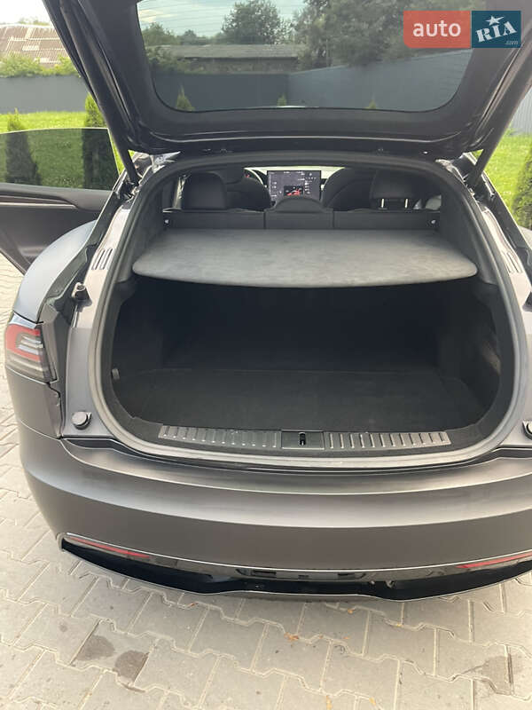 Лифтбек Tesla Model S 2023 в Черновцах