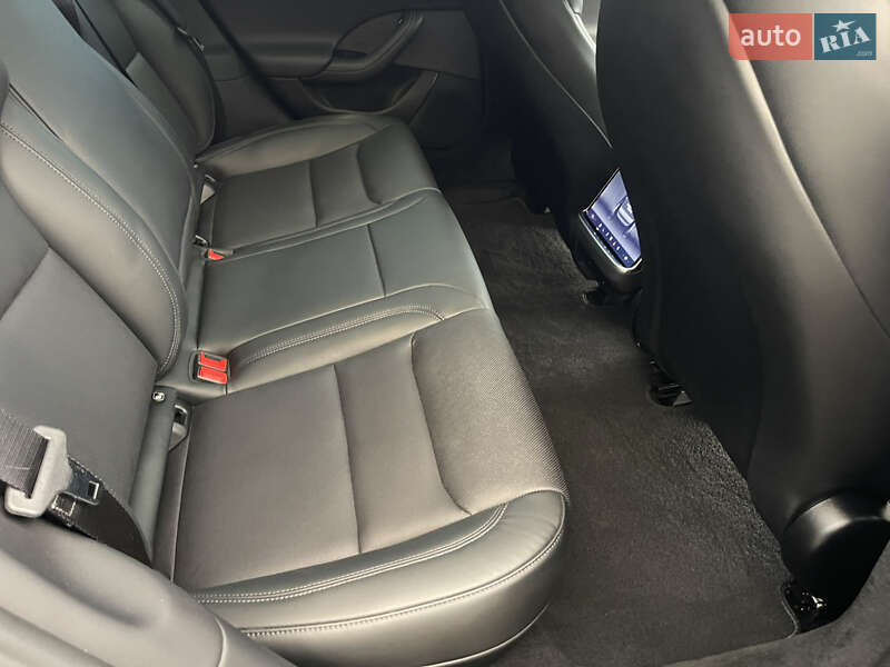 Лифтбек Tesla Model S 2023 в Черновцах