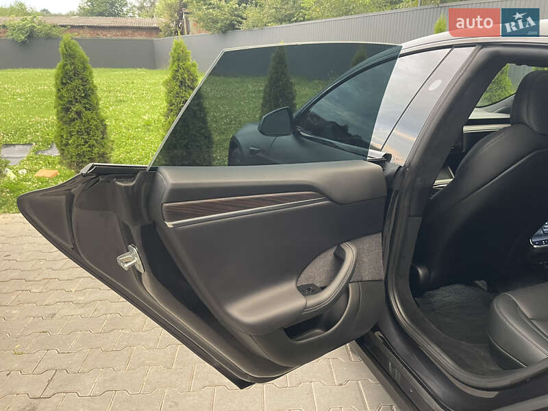 Лифтбек Tesla Model S 2023 в Черновцах
