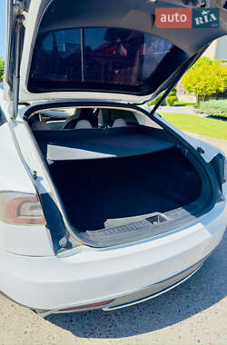 Лифтбек Tesla Model S 2013 в 