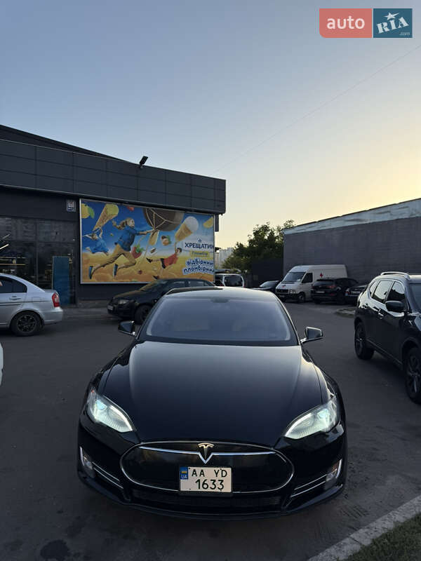 Ліфтбек Tesla Model S 2013 в Києві