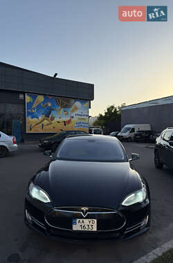 Лифтбек Tesla Model S 2013 в 