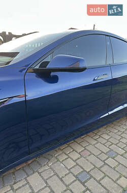 Лифтбек Tesla Model S 2017 в 