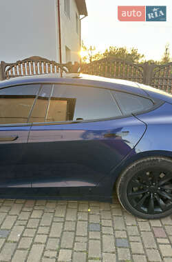 Лифтбек Tesla Model S 2017 в 