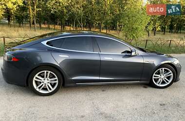 Лифтбек Tesla Model S 2015 в 