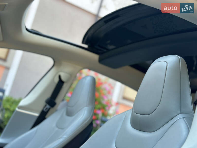 Лифтбек Tesla Model S 2013 в Стрые