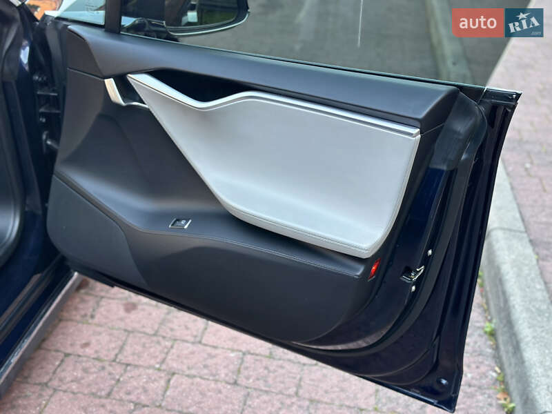 Лифтбек Tesla Model S 2013 в Стрые