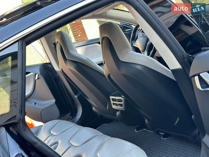Лифтбек Tesla Model S 2013 в Стрые