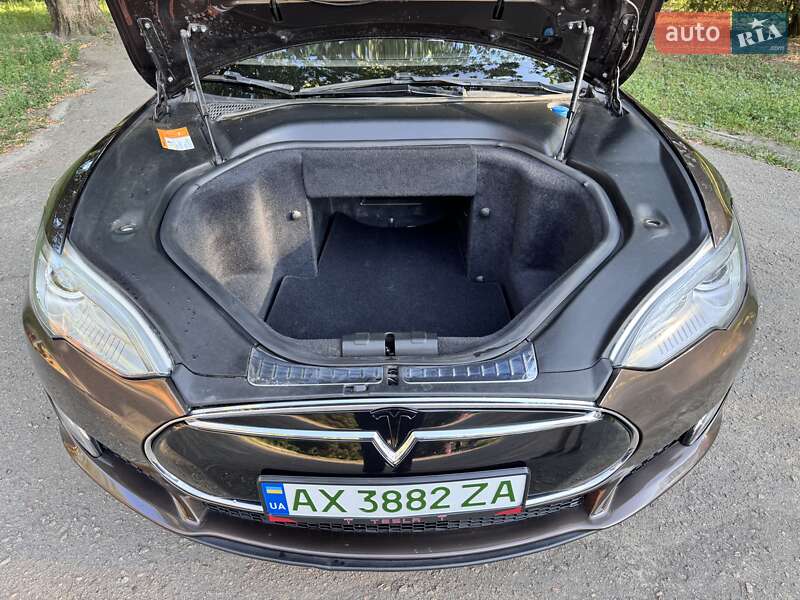 Ліфтбек Tesla Model S 2013 в Харкові