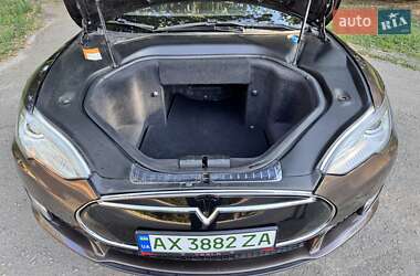 Лифтбек Tesla Model S 2013 в 