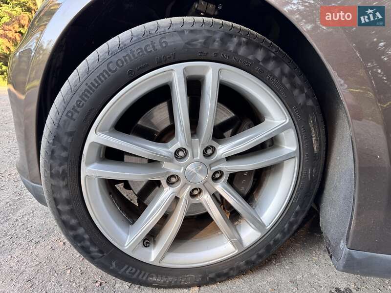 Ліфтбек Tesla Model S 2013 в Харкові