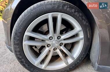 Лифтбек Tesla Model S 2013 в 