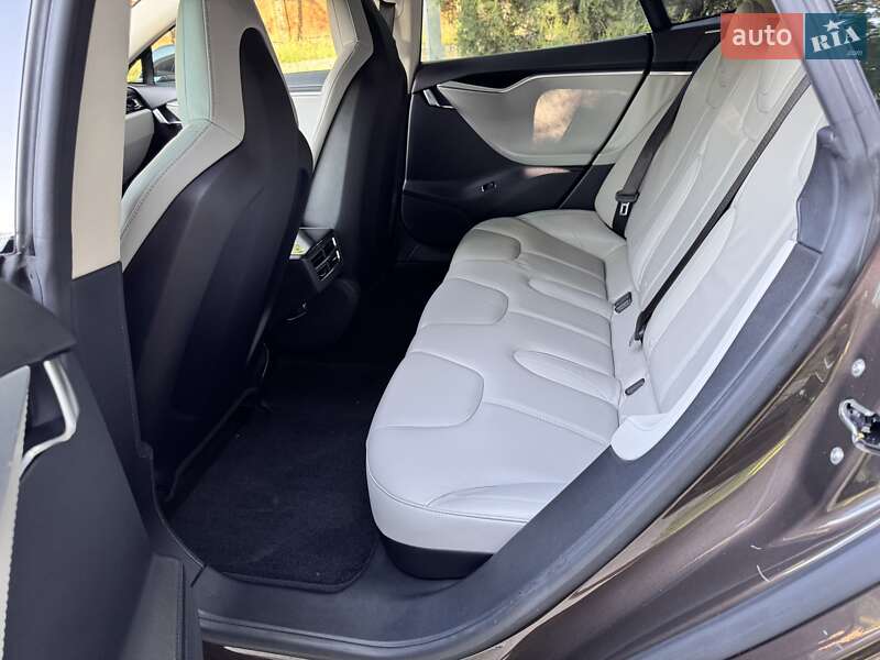 Ліфтбек Tesla Model S 2013 в Харкові