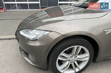 Внедорожник / Кроссовер Tesla Model S 2015 в 