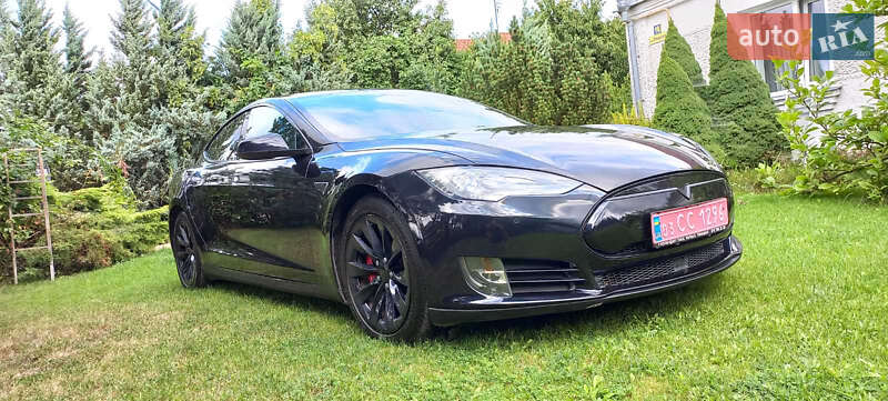 Tesla Model S 2015