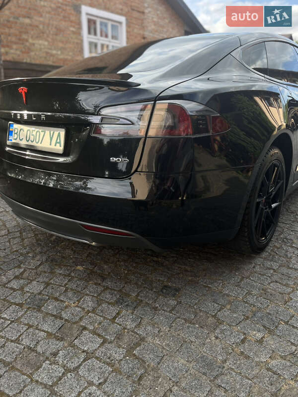 Ліфтбек Tesla Model S 2016 в Малехові