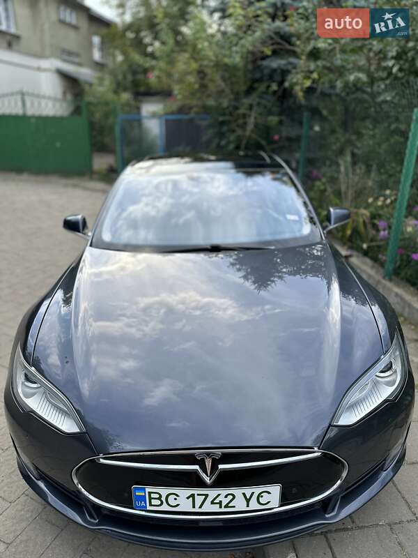Лифтбек Tesla Model S 2015 в Львове