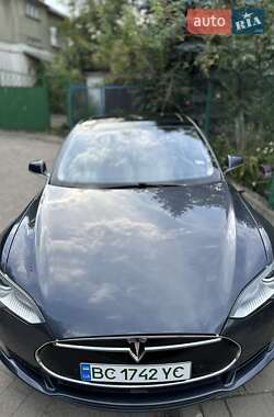 Лифтбек Tesla Model S 2015 в 